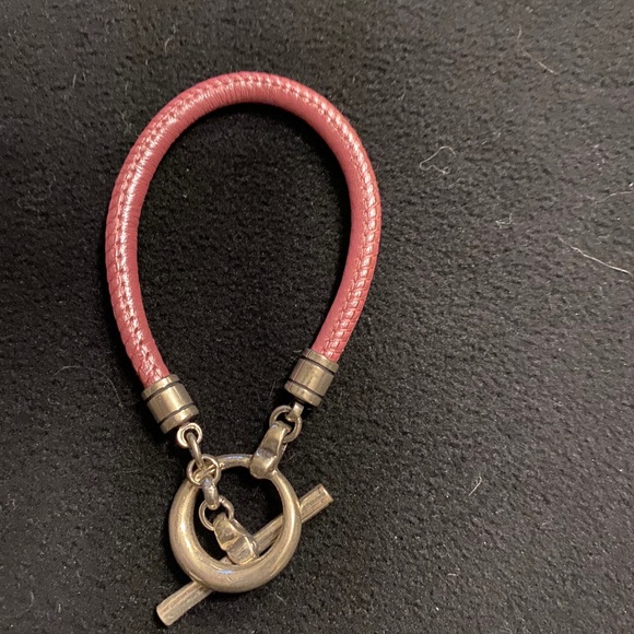 Sewn pink leather bracelet - Picture 1 of 1